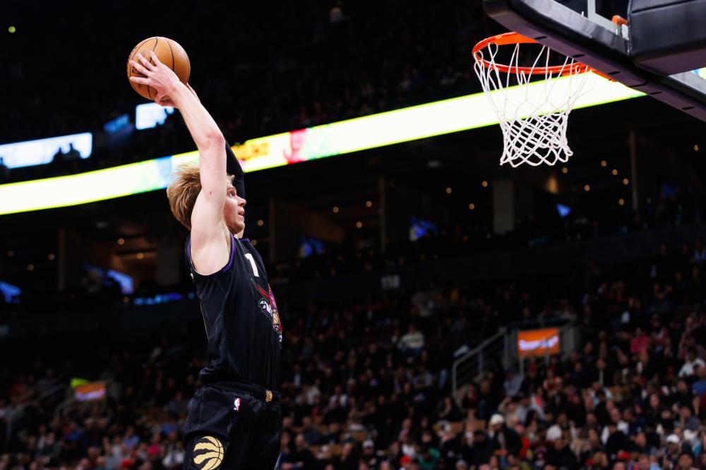 球员抱有两 球员抱有两