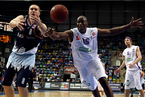 对手鏖战多 对手鏖战多