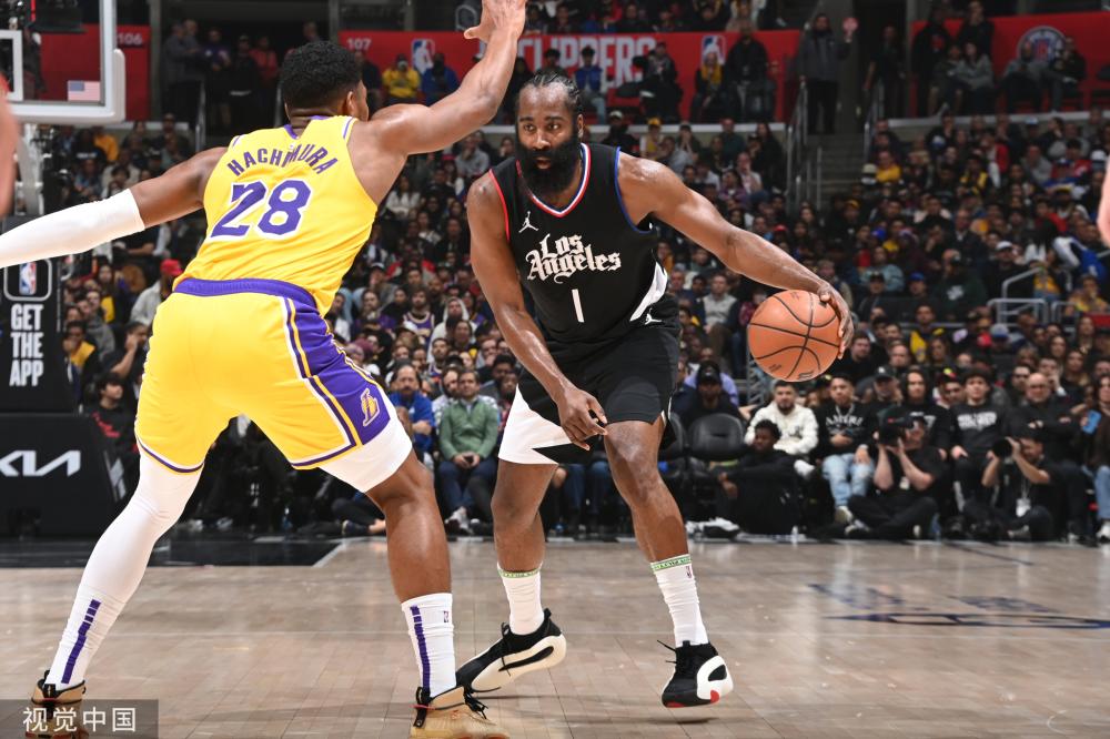 球队走出低 球队走出低